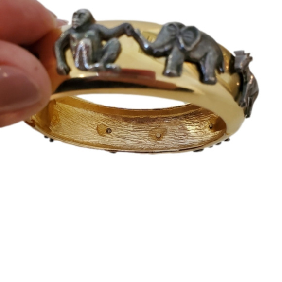 2/$35 Sale Fun Zoo Animal Bangle Bracelet Gold tone - Picture 3 of 11
